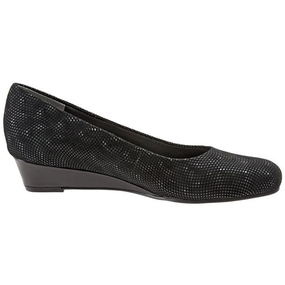 Trotters Lauren Black 3D Patent Suede (Women's) 3 Trotters Lauren Black 3D Patent Suede (Women's) - Image 3